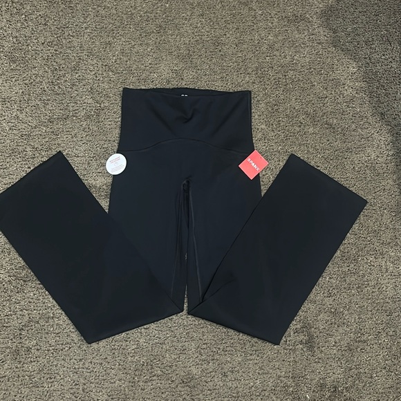 NWT! Spanx Booty Boost® Flare Pant size SP - Picture 5 of 9